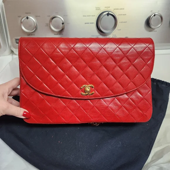 Authentic Chanel Red quilted Diana shoulder handbag - Picture 12 of 17